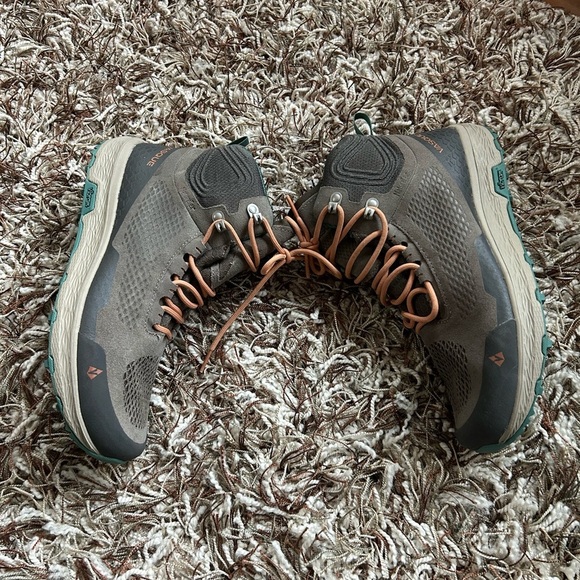 Vasque Hiking Boots Size 10 Tan - Picture 4 of 9